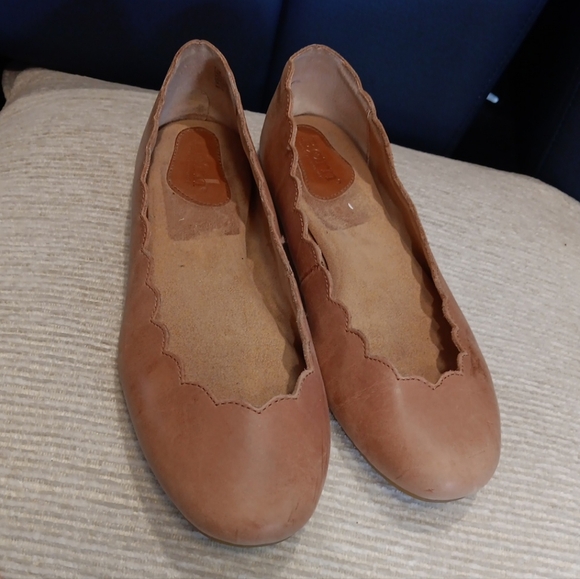 Born  Tan Brown Ballerina Flat 7.5 M Leather  In Very Good Condition - Picture 1 of 7